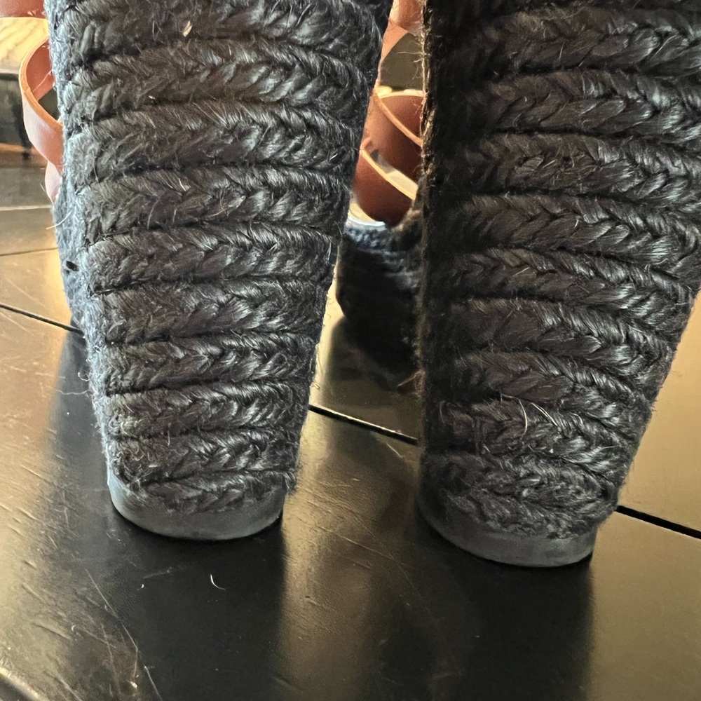 Marisa Rey Platform Sandals. - Picture 9 of 10